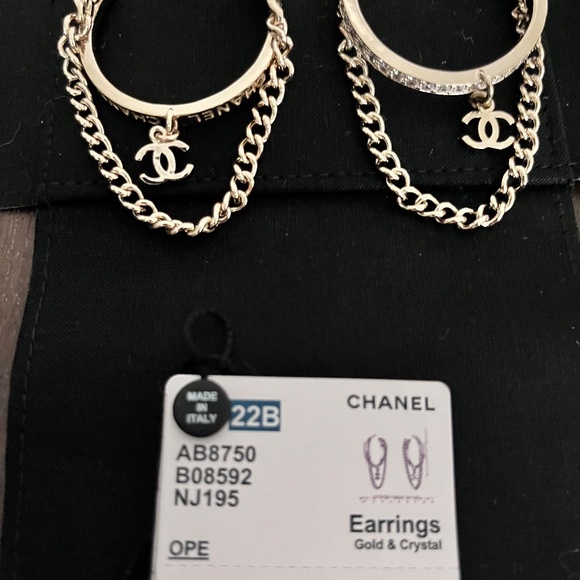 Chanel hoop earrings from the 2022 Fall/Winter collection (22B) - Picture 2 of 5